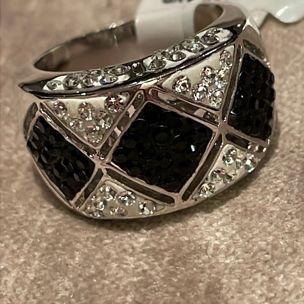 Black & White Austrian Crystal Ring Size 7